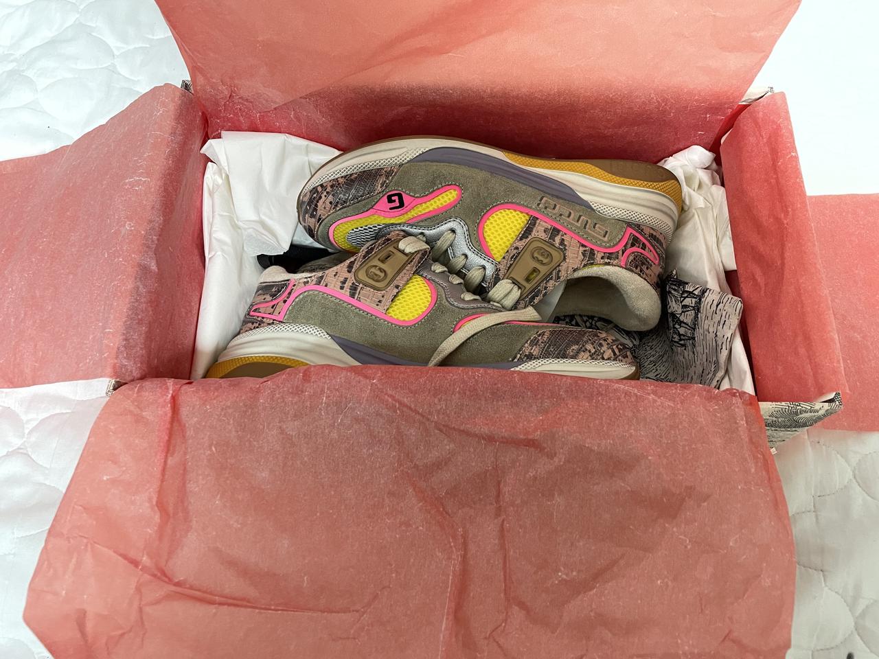 구찌 울트라페이스 실버 메탈릭 핑그 (새상품)