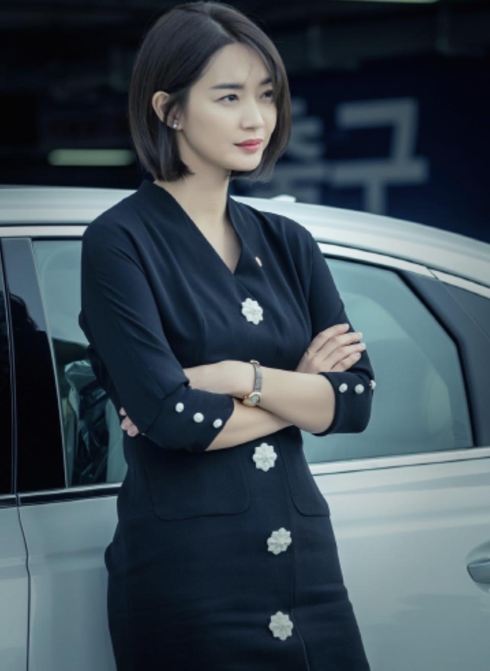 미샤(MICHAA) 브이넥 플라워 버튼 원피스