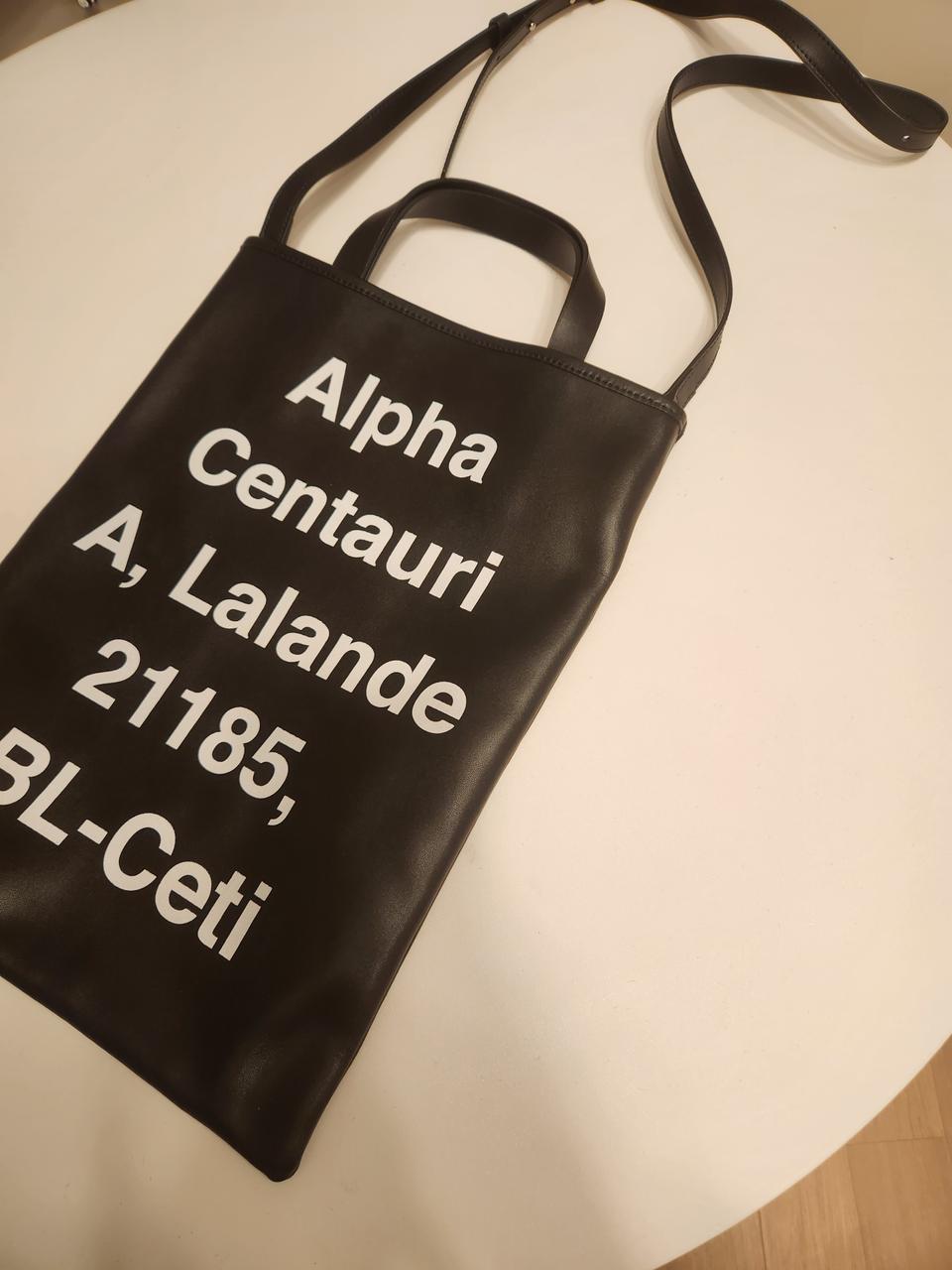 아웃오브오피스 숄더백 레터링백