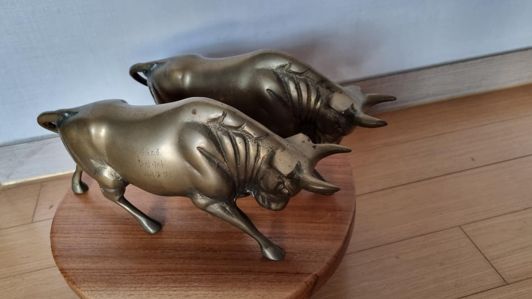 동작품 황소 한쌍