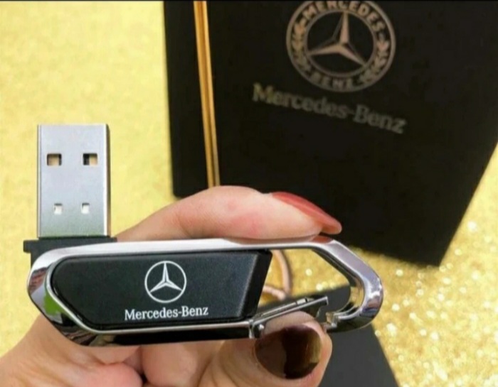 벤츠 usb키링 64기가 입니다