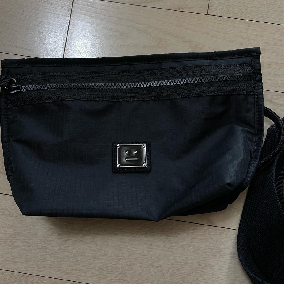 아크네스튜디오 아기오스 크로스백