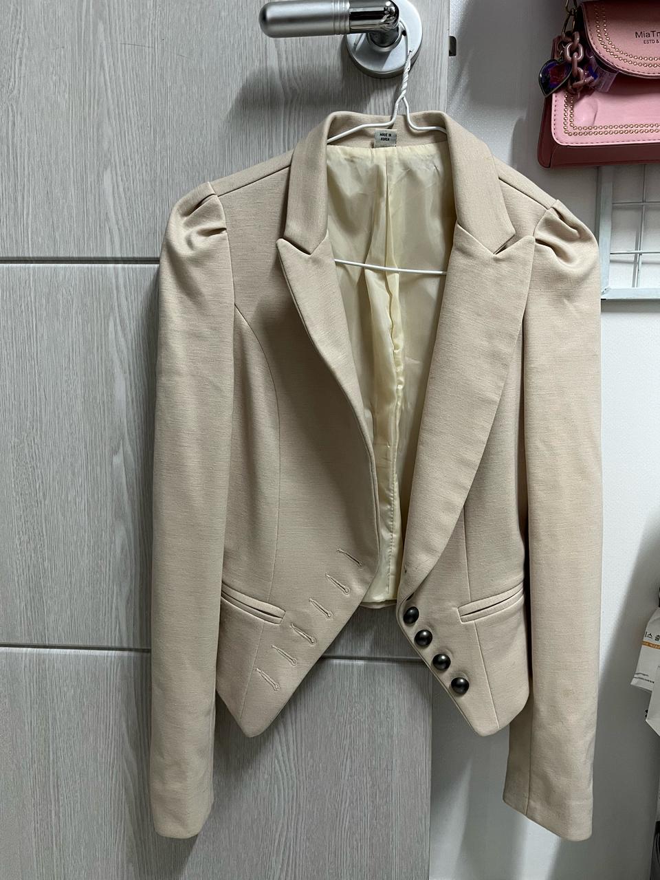 베이지색 숏자켓