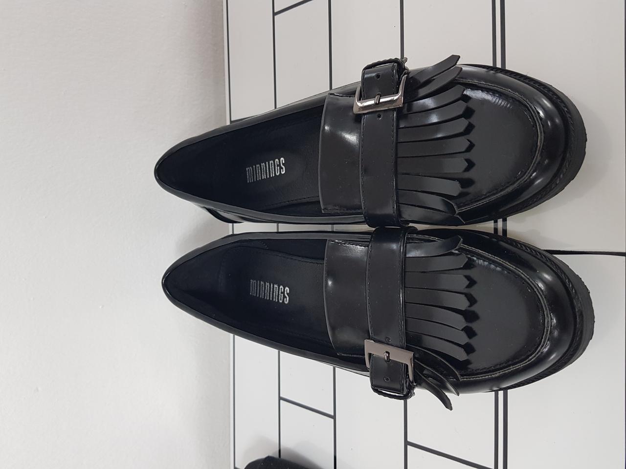 여자 유광 봄구두 애나멜 로퍼 낮은굽 데일리