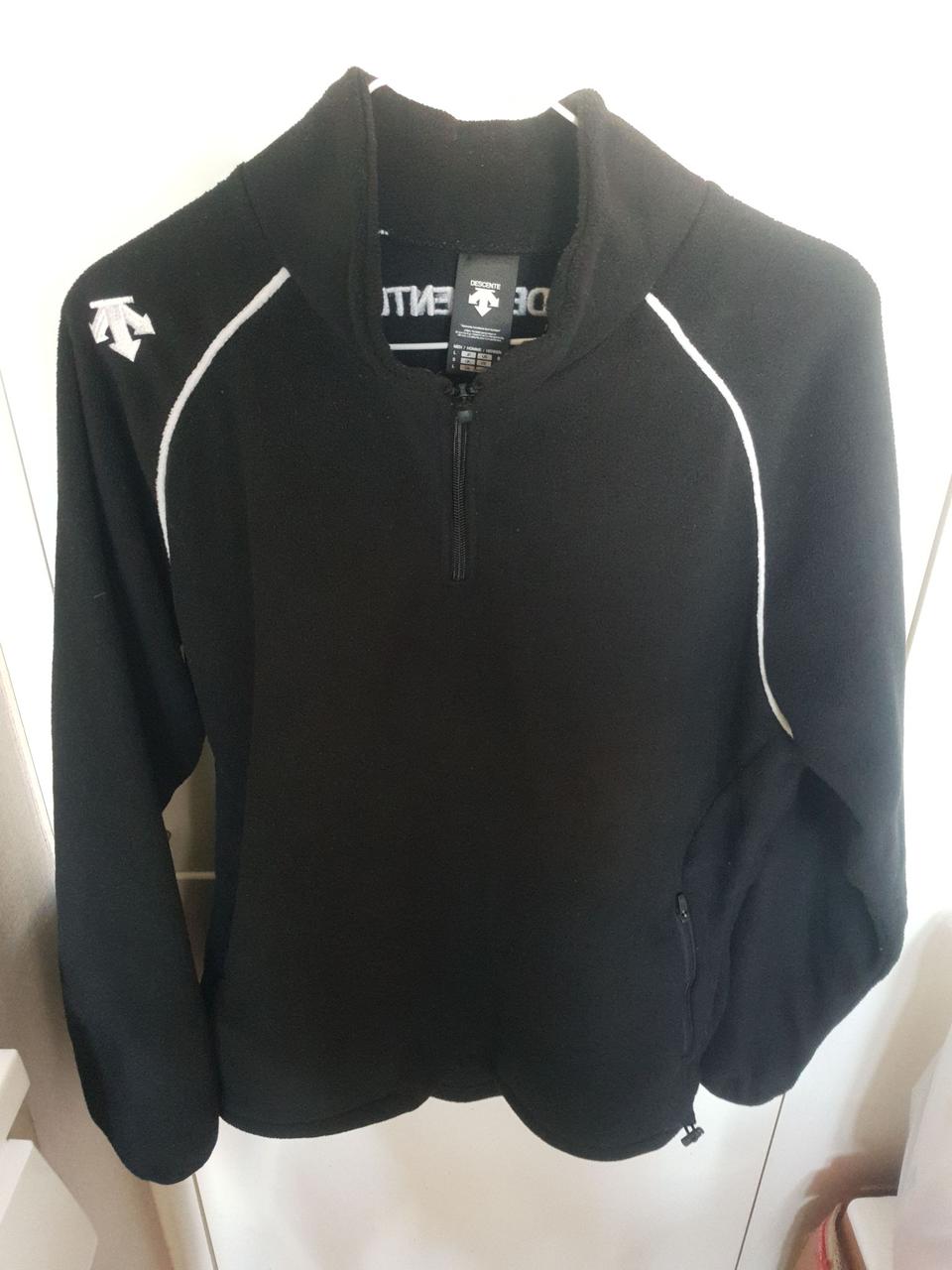 데상트 후리스 하프집업 100사이즈