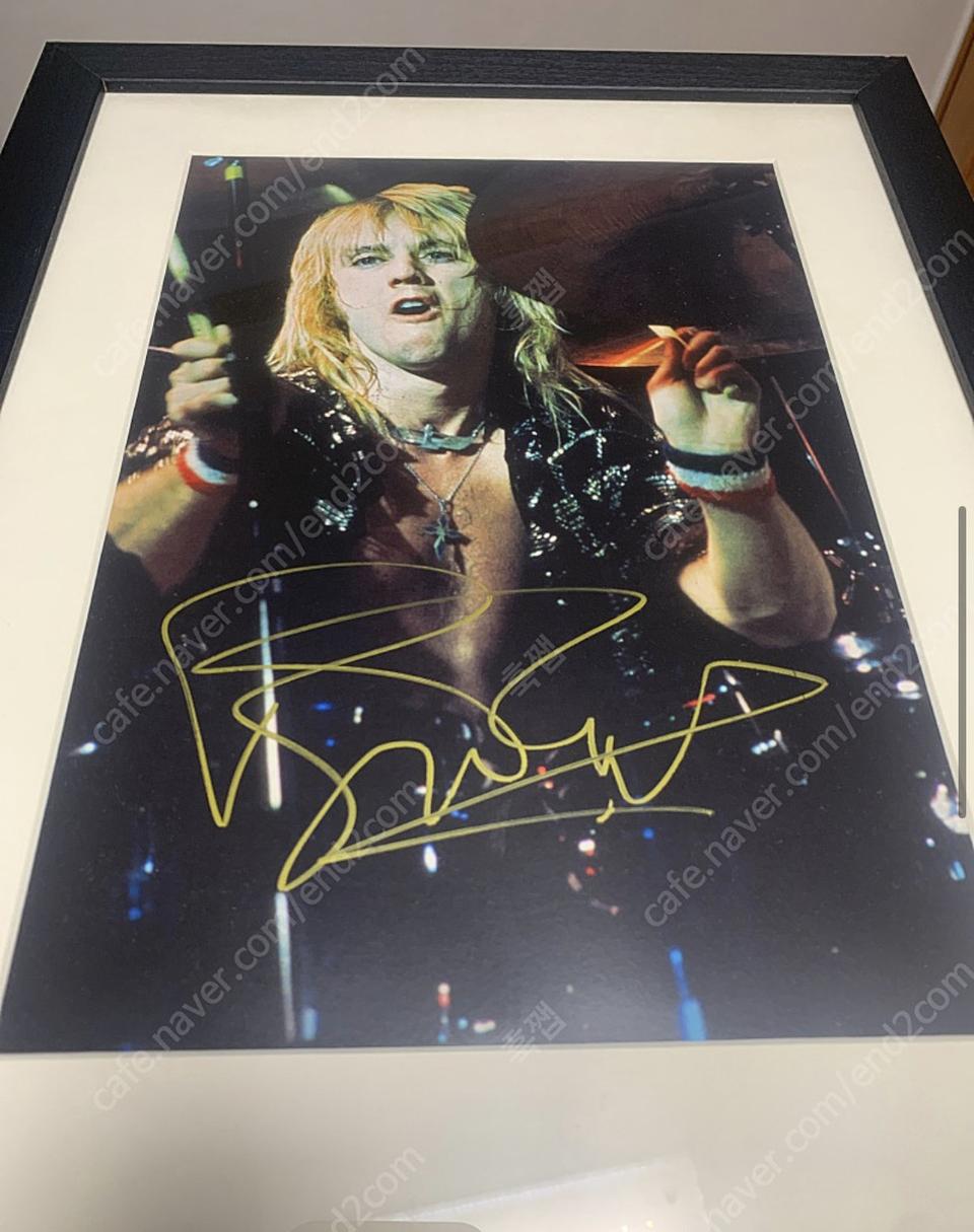 전설의 밴드 퀸 로저테일러 친필 사인 싸인 액자 판매
