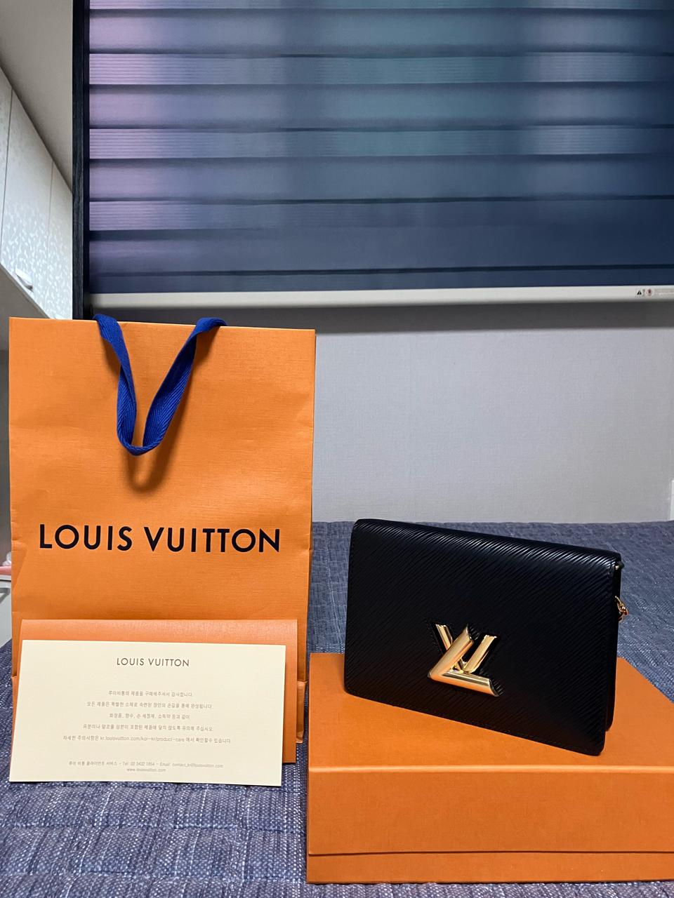 루이비통 트위스트 벨트 체인 파우치