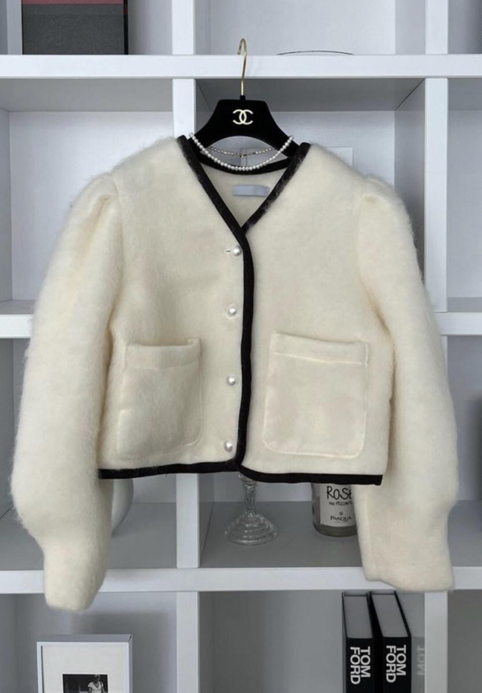 모헤어 어깨퍼프 배색 울자켓(아이보리)