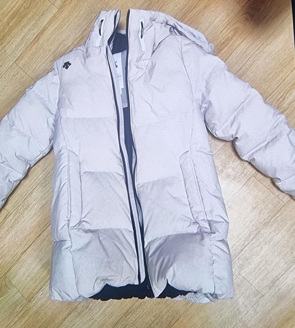 데상트정품 여성패딩85 연한그레이 (하프패딩)