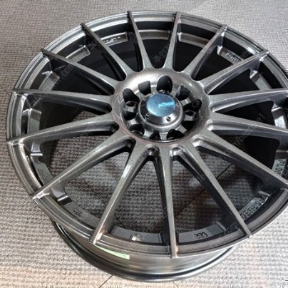 코닉 렌폼 18인치 신품휠 중고타이어 225 40 18