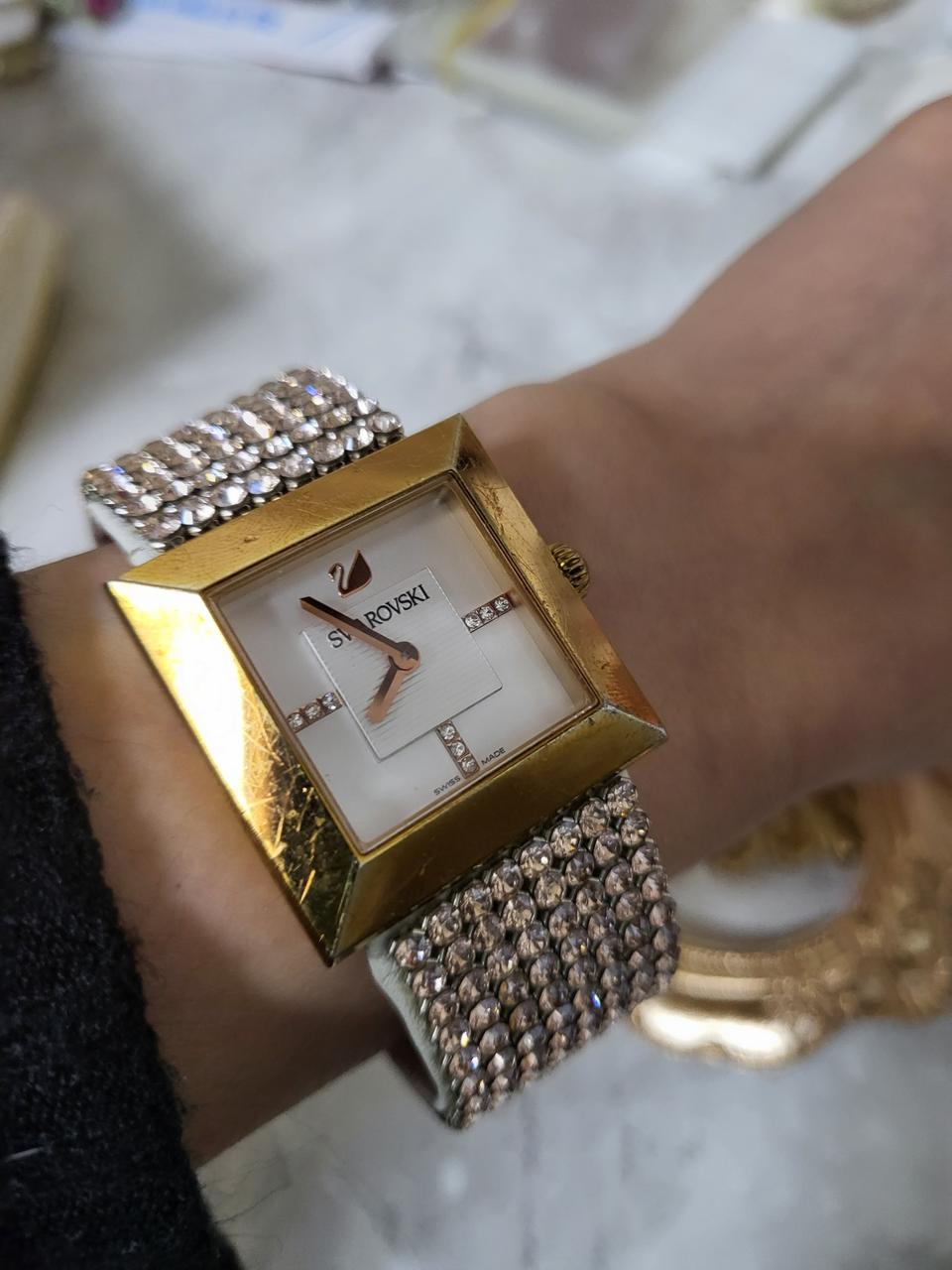 스와로브스키 110만원 넘는 시계 정품 시계