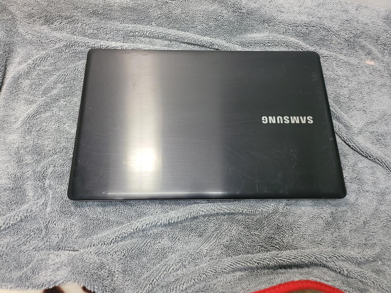 삼성nt500r5p 램8g i5-6200 인치15 판매 합니다.