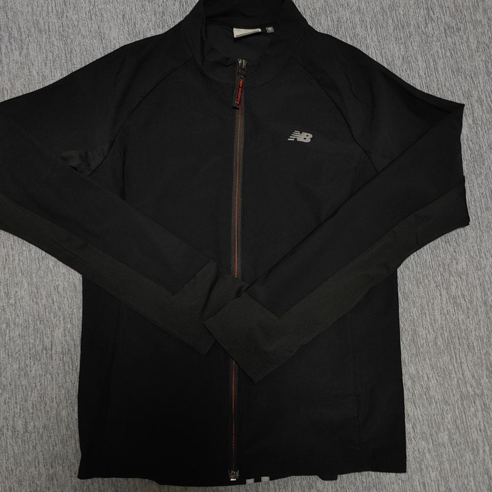 뉴발란스 트레이닝 자켓 여성 L 95사이즈 판매합니다.