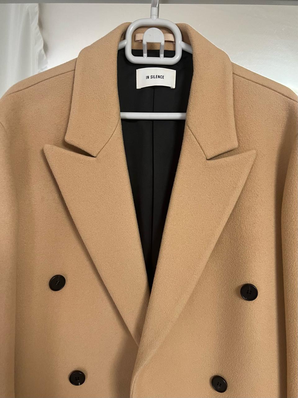 인사일런스 카멜 울 캐시미어 더블 코트 남녀공용