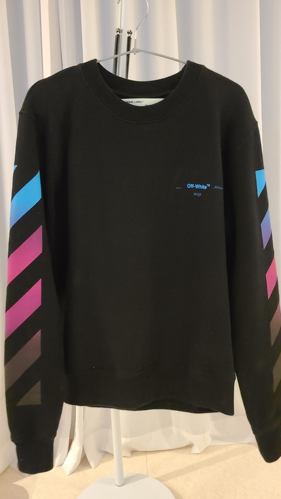 오프화이트 맨투맨