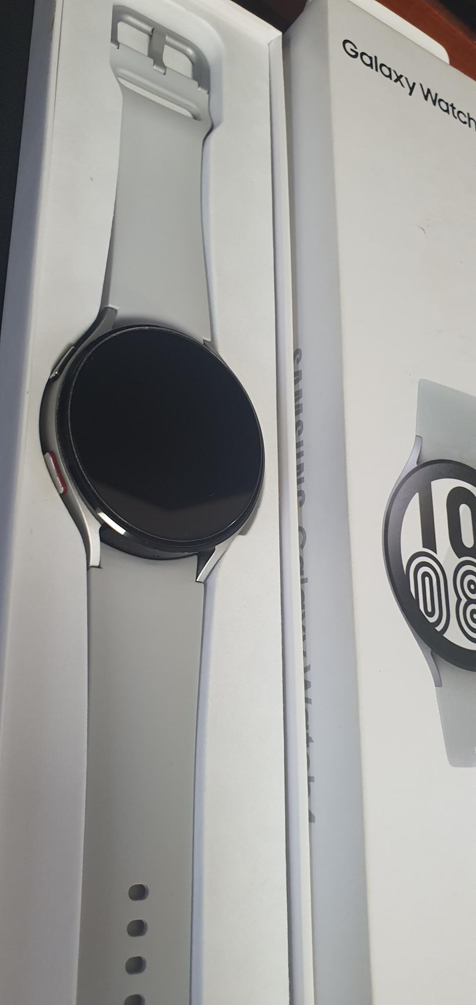 갤럭시 워치4  44mm 강화유리 부착