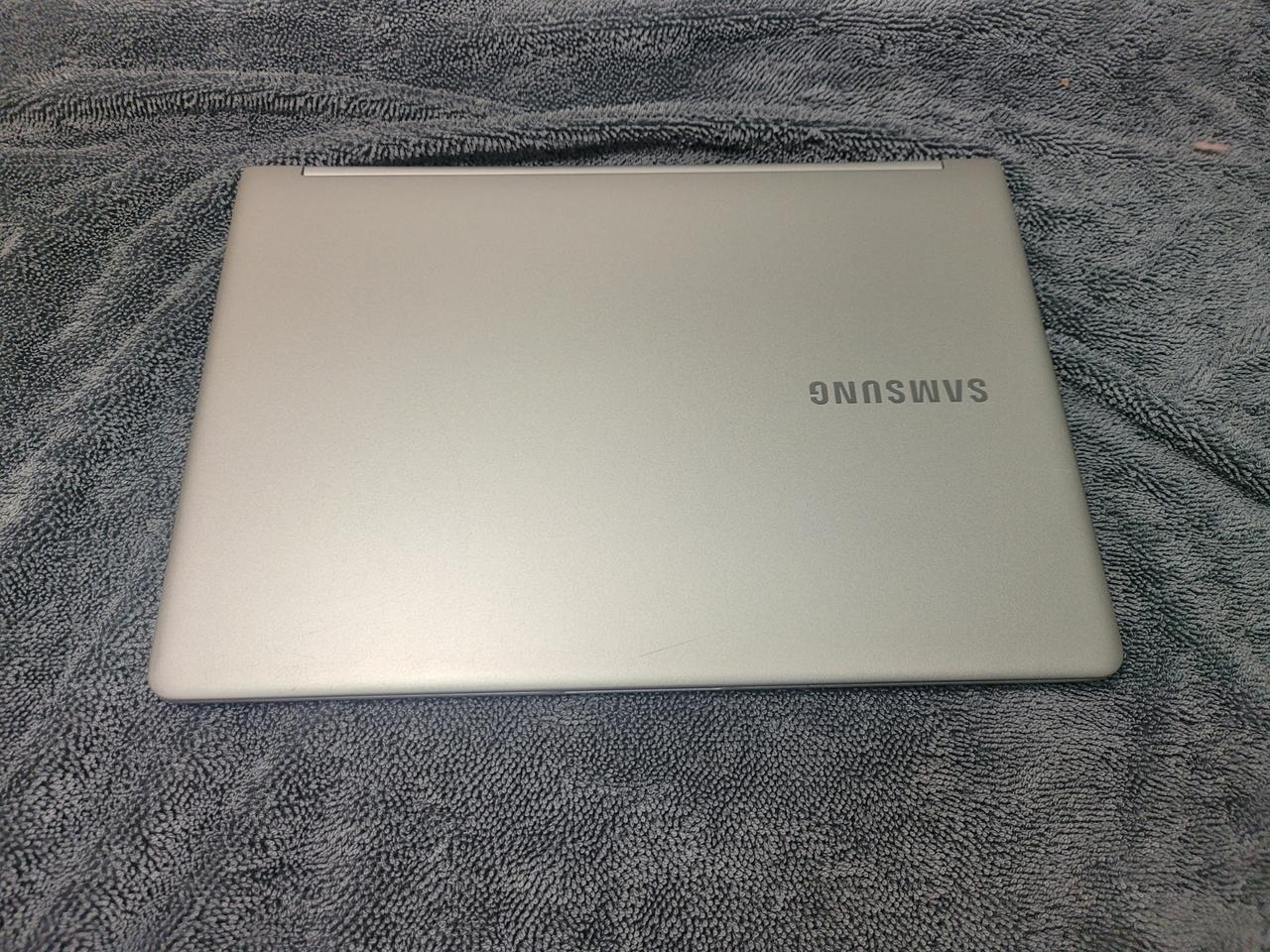 삼성nt900x3k 램8g i5-5200 인치13 판매합니다.