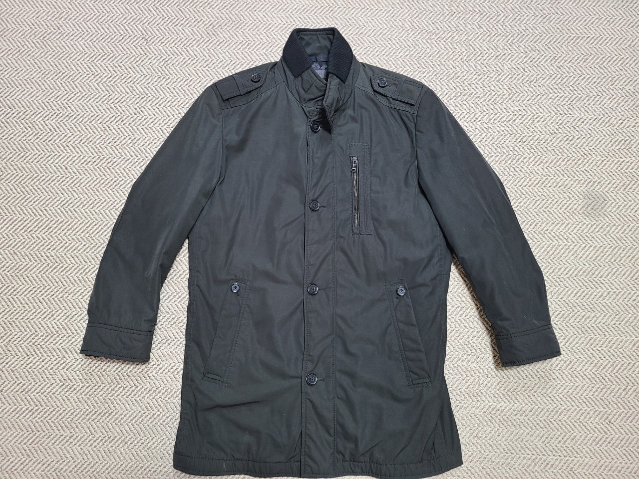 휴고보스  하프 패딩