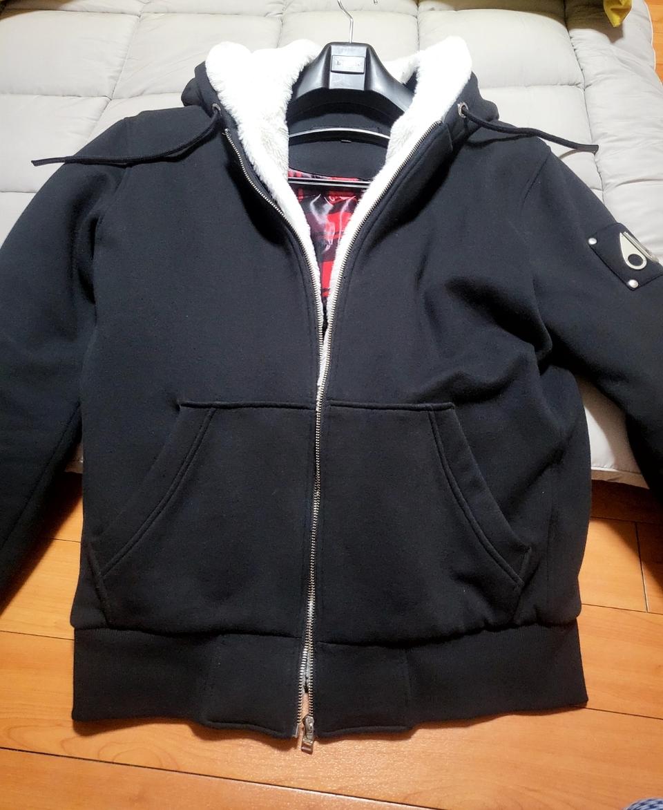 무스너클 버니스웨터