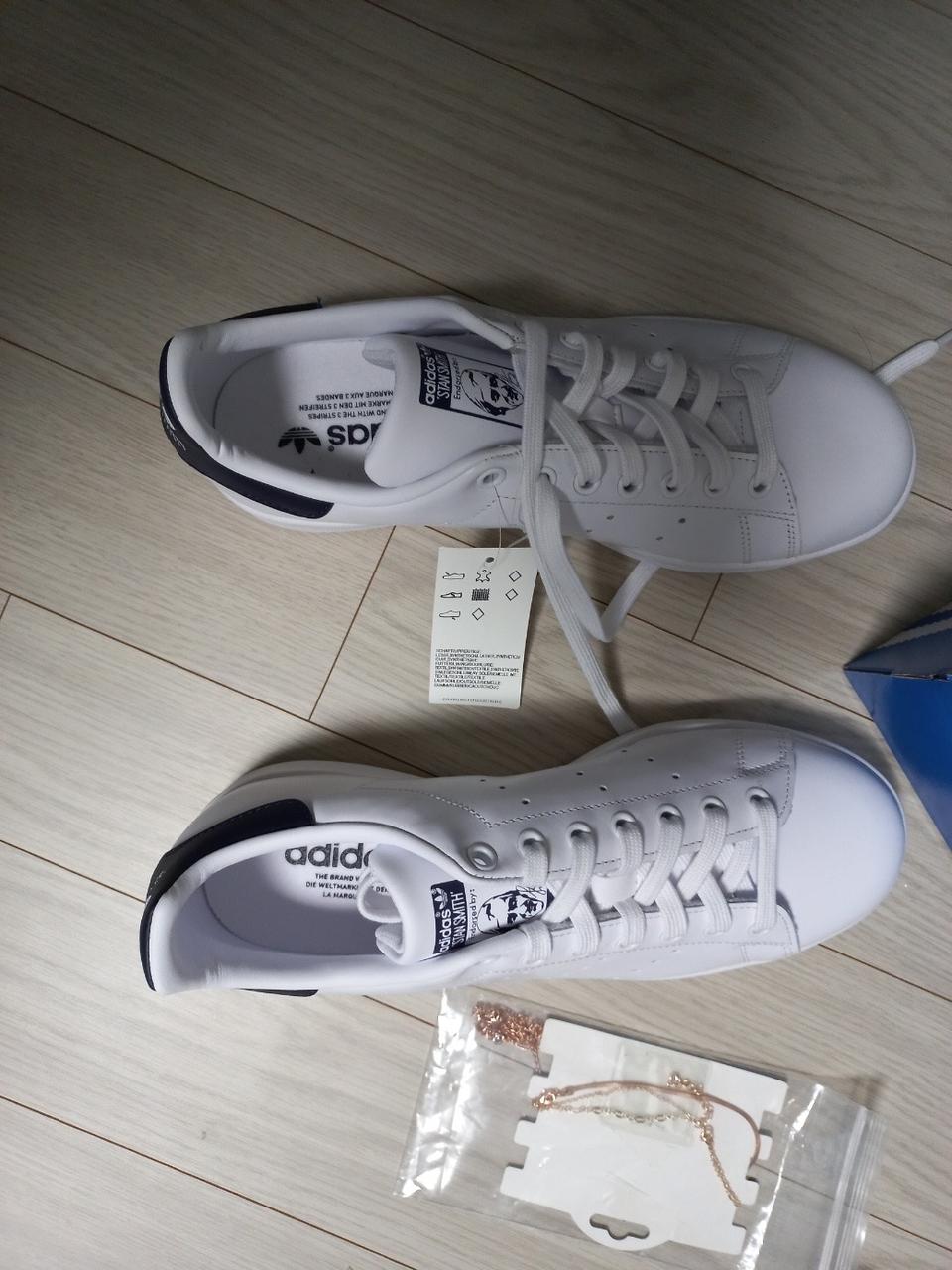 새상품)255,260 아디다스 스탠스미스 코어 화이트 다크블루