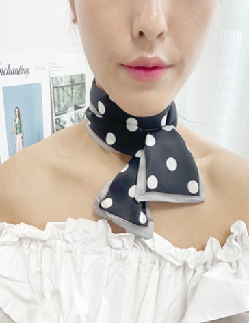 세련된 여성 스카프