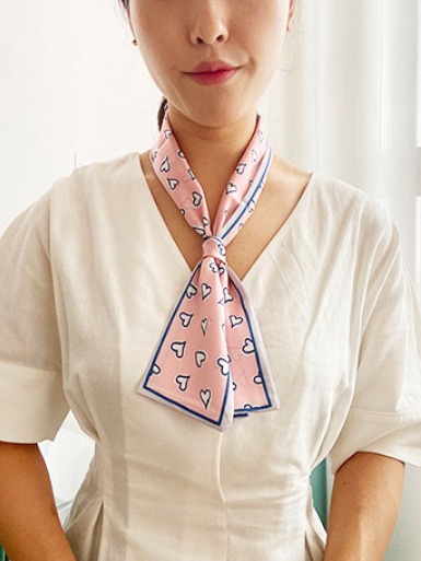 사랑스런 여성 스카프