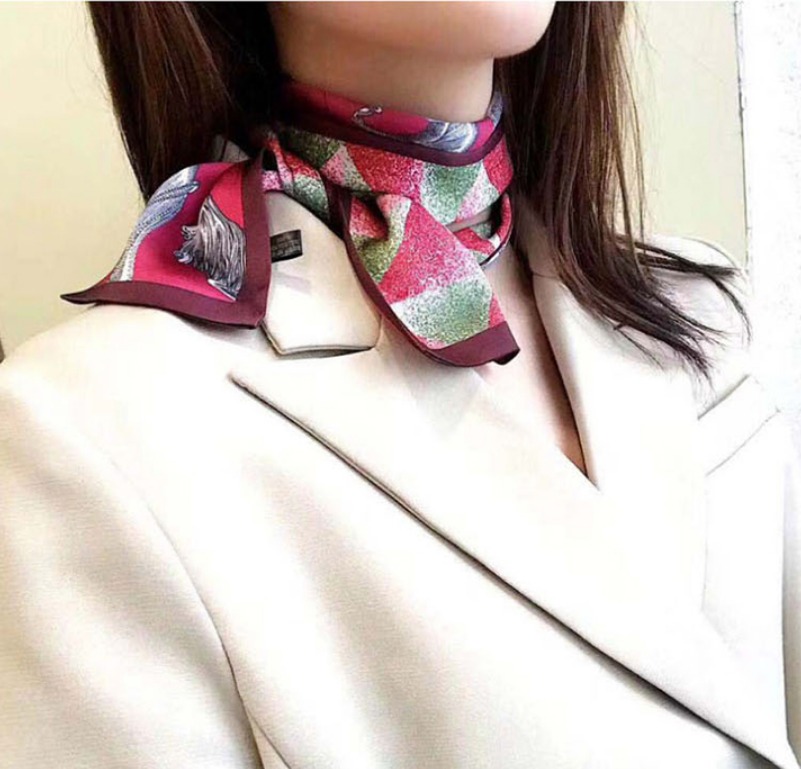 레드 포인트 스카프