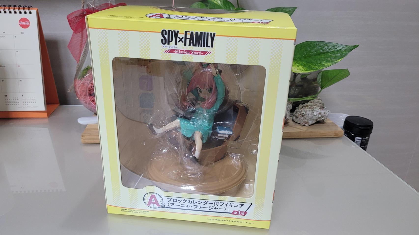 Spy family 아냐 포저 피규어 - 녹색의상 버전