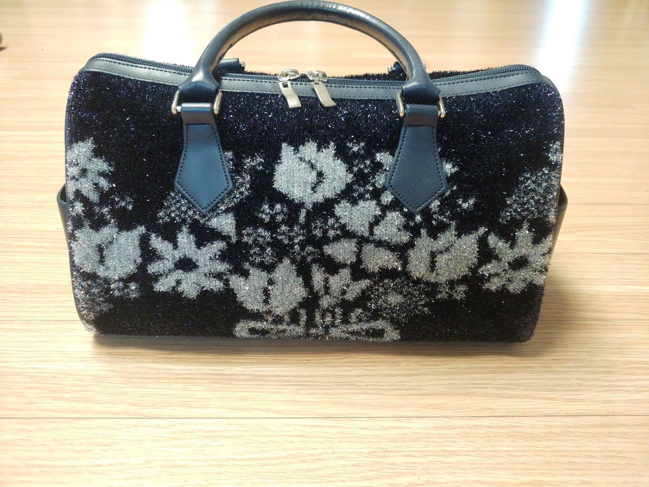 여성 핸드백 팝니다