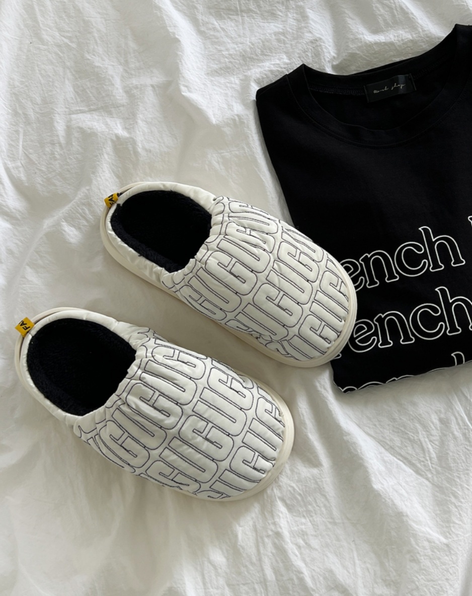 화이트 패딩 슬리퍼