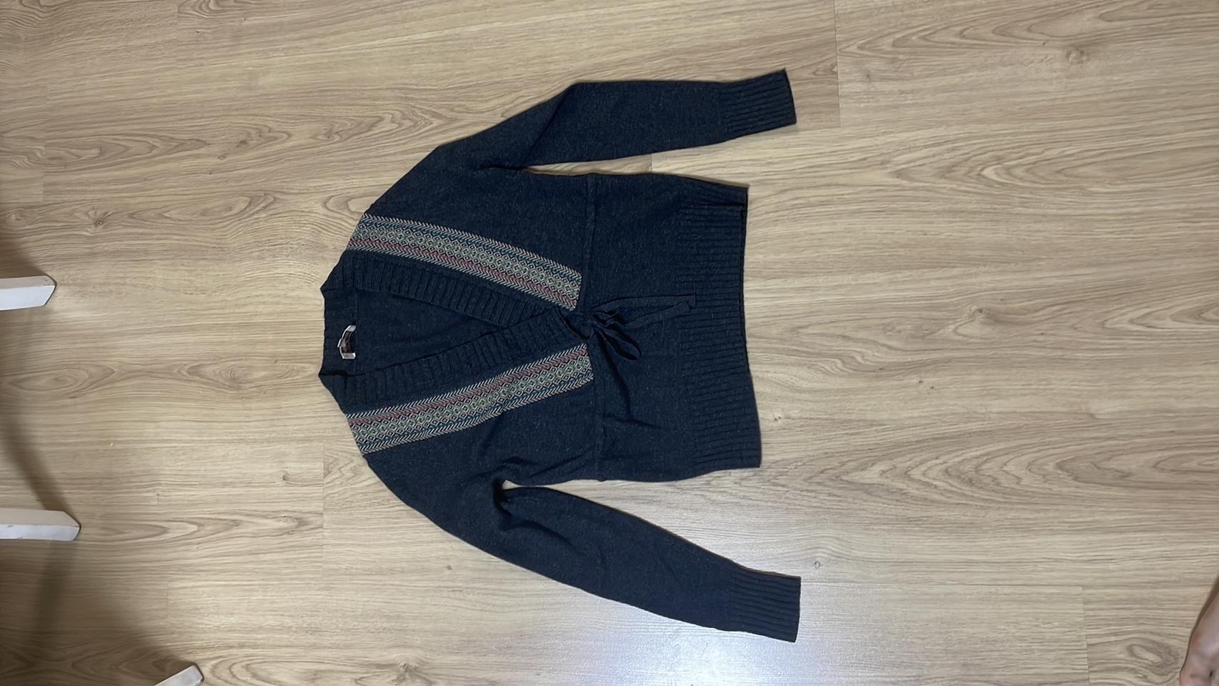 겐조 패턴이쁜 깊은 가디건 느낌 니트