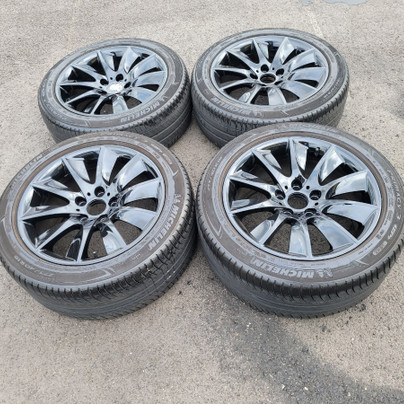 BMW 터빈 블랙 18인치 휠타이어