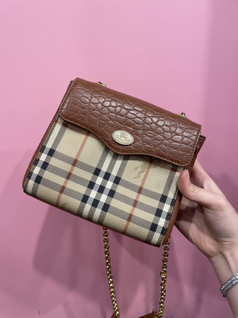 버버리 체인크로스백