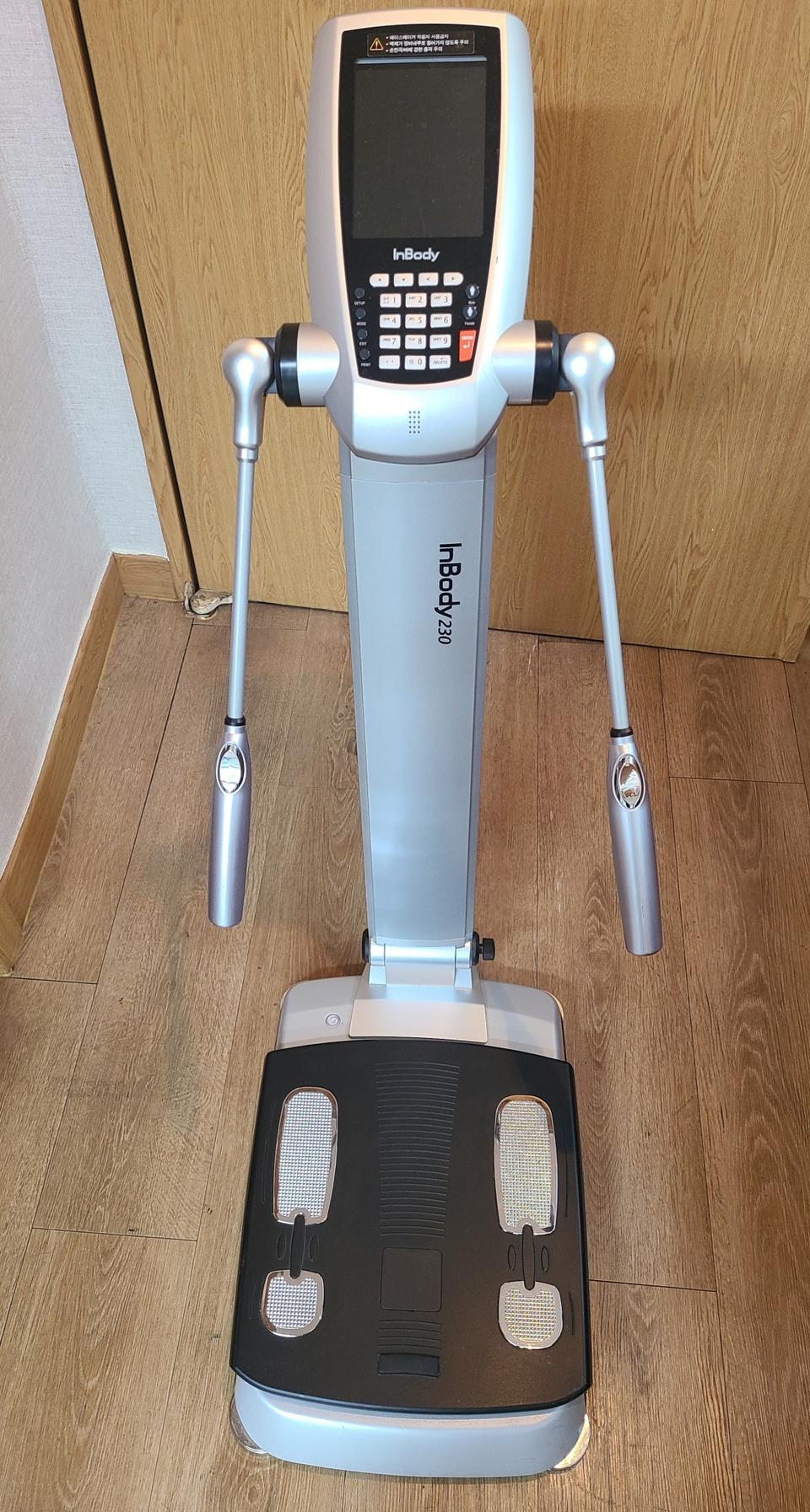 인바디 230 중고 판매합니다 상태는 굉장히 좋구, 프린터기랑 테이블,결