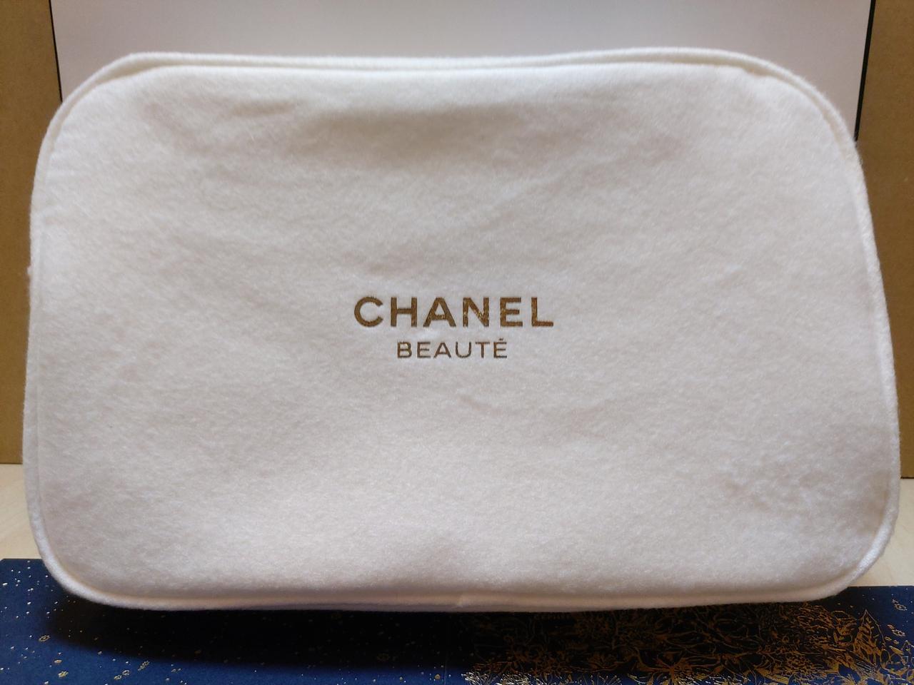 샤넬  화이트 벨벳 파우치