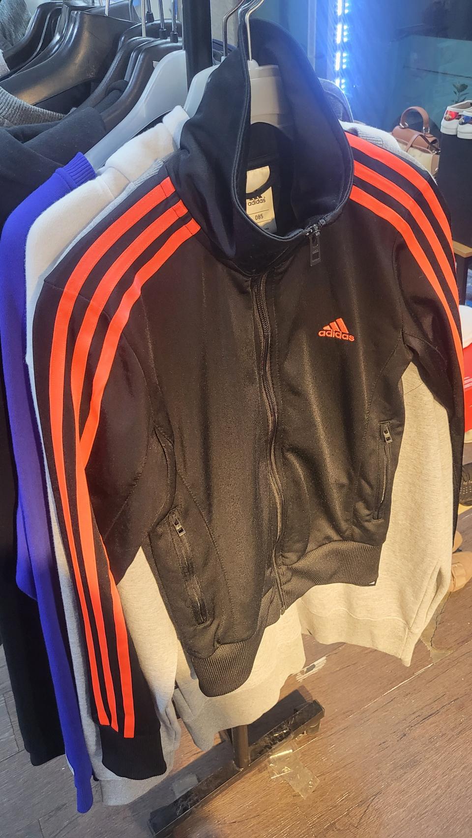 아디다스 블랙앤 주황삼선 저지(안감기모)사이즈참고