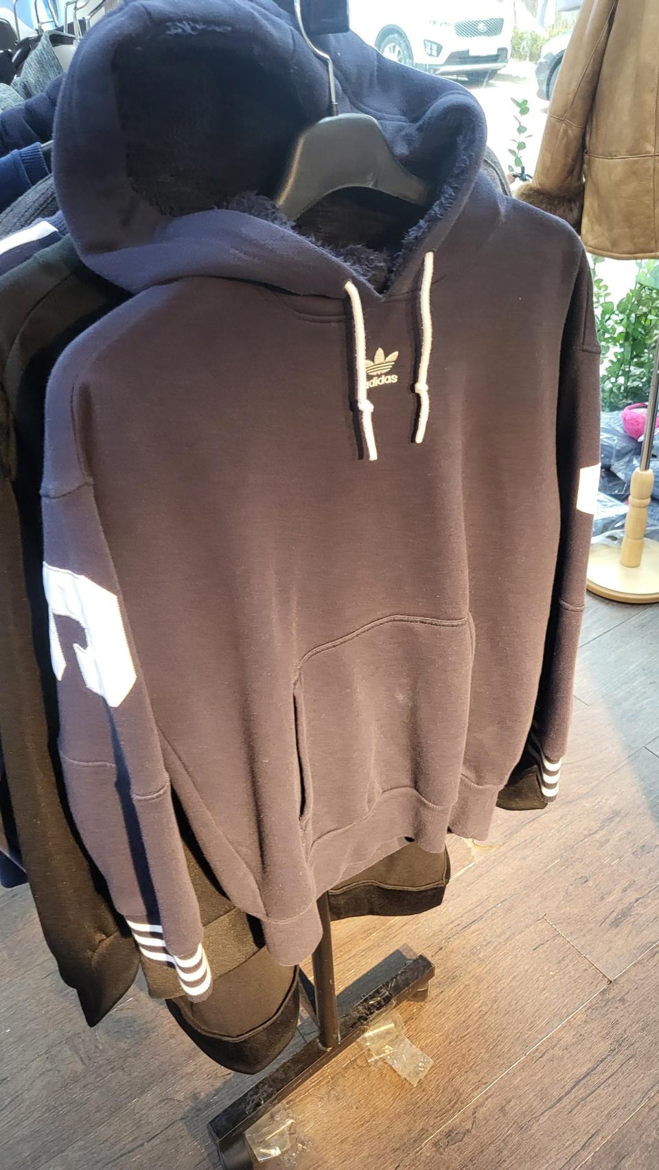 아디다스후드티 90정사이즈 입니다