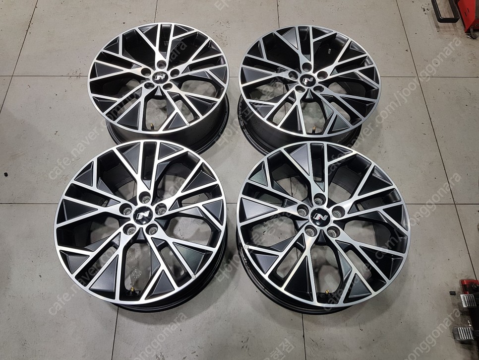 19인치 아반떼 N 순정 중고 임판급 휠 한대분 팝니다