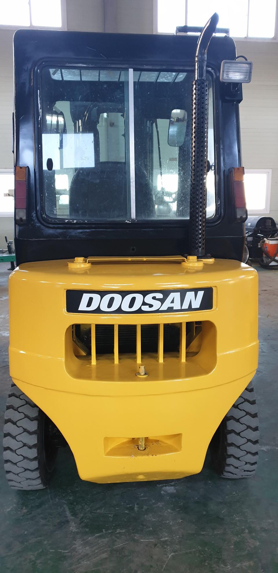 두산2.5톤 디젤지게차