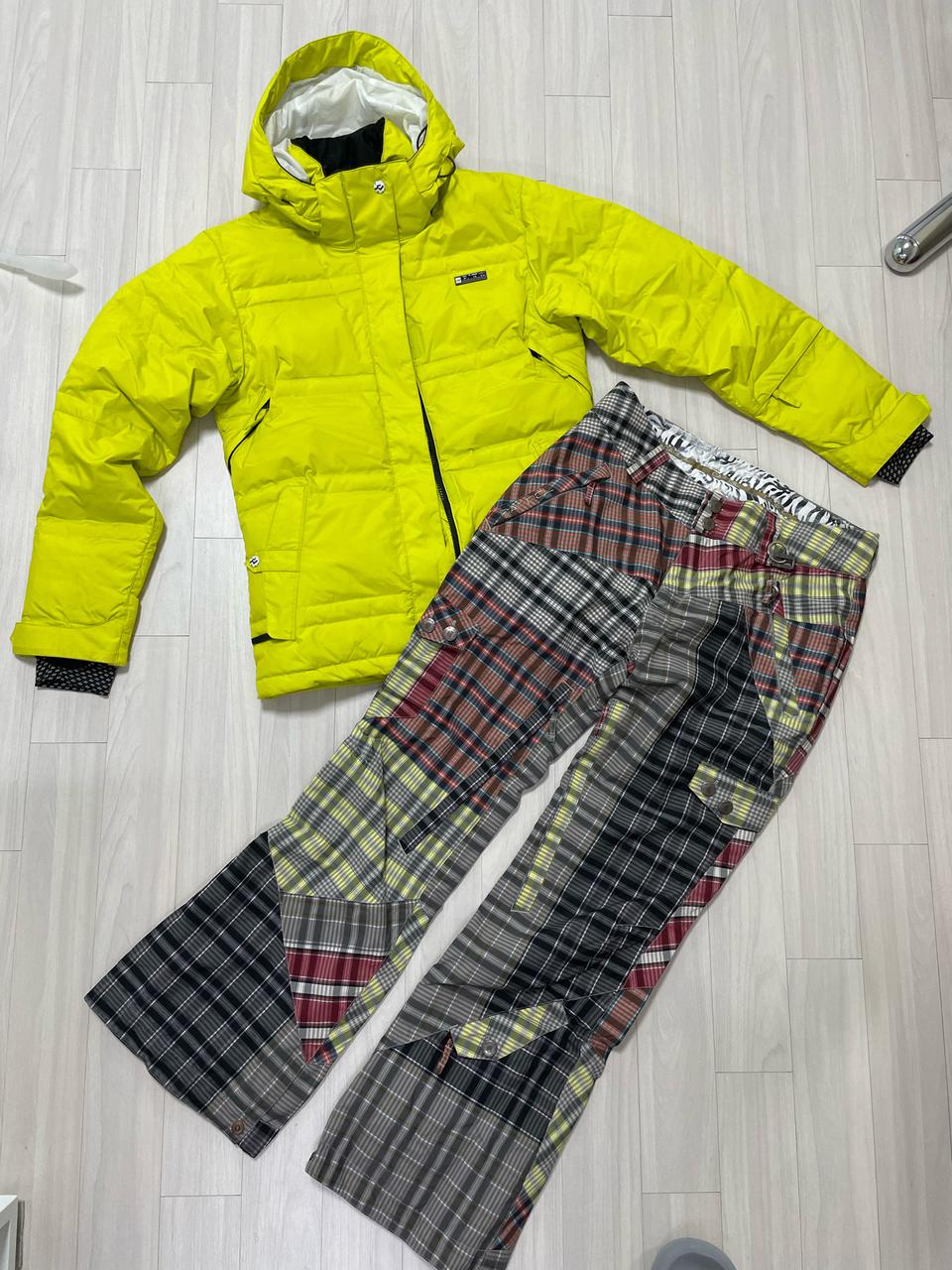 여성 스노우보드복 상하의 무릎 엉덩이 보호대 장갑 비니 티셔츠