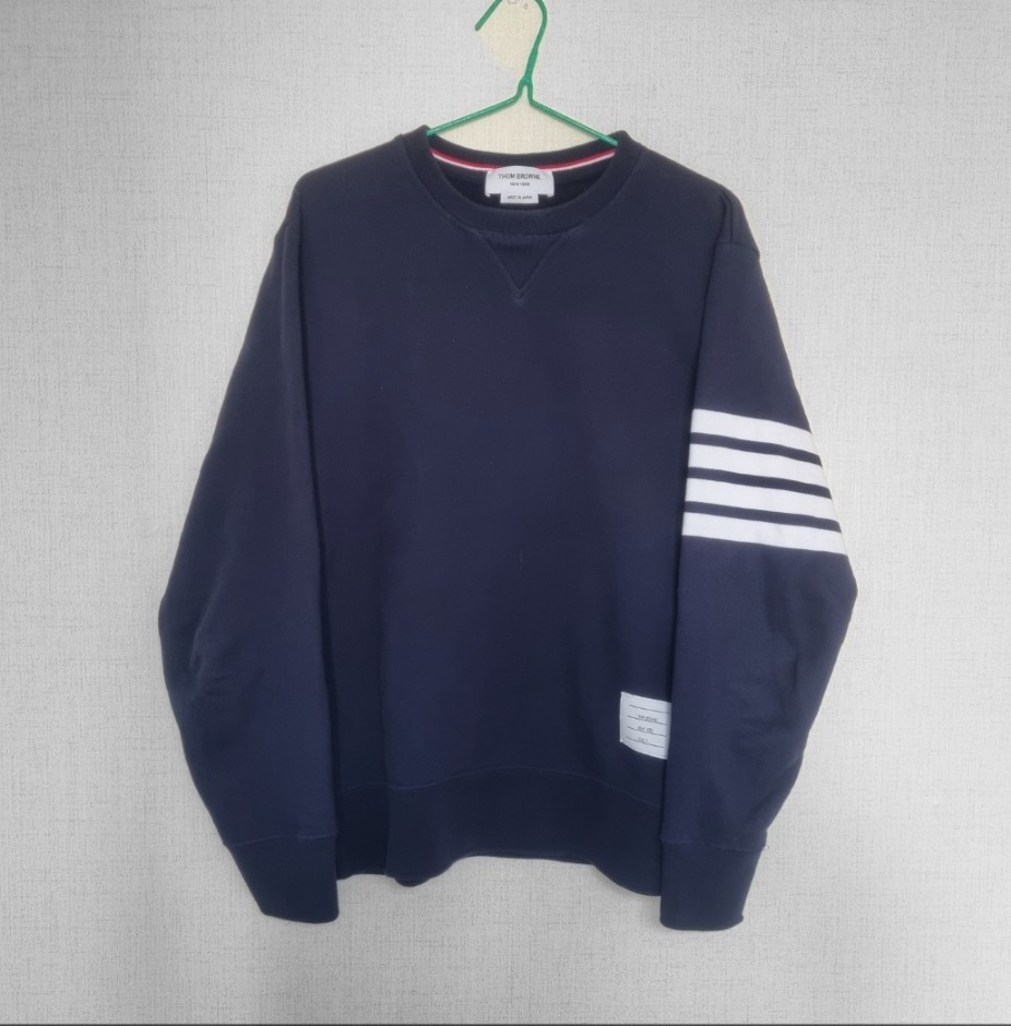 톰브라운 사선완장 맨투맨