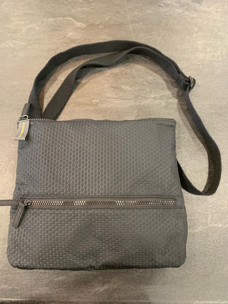 만다리나덕 숄더백