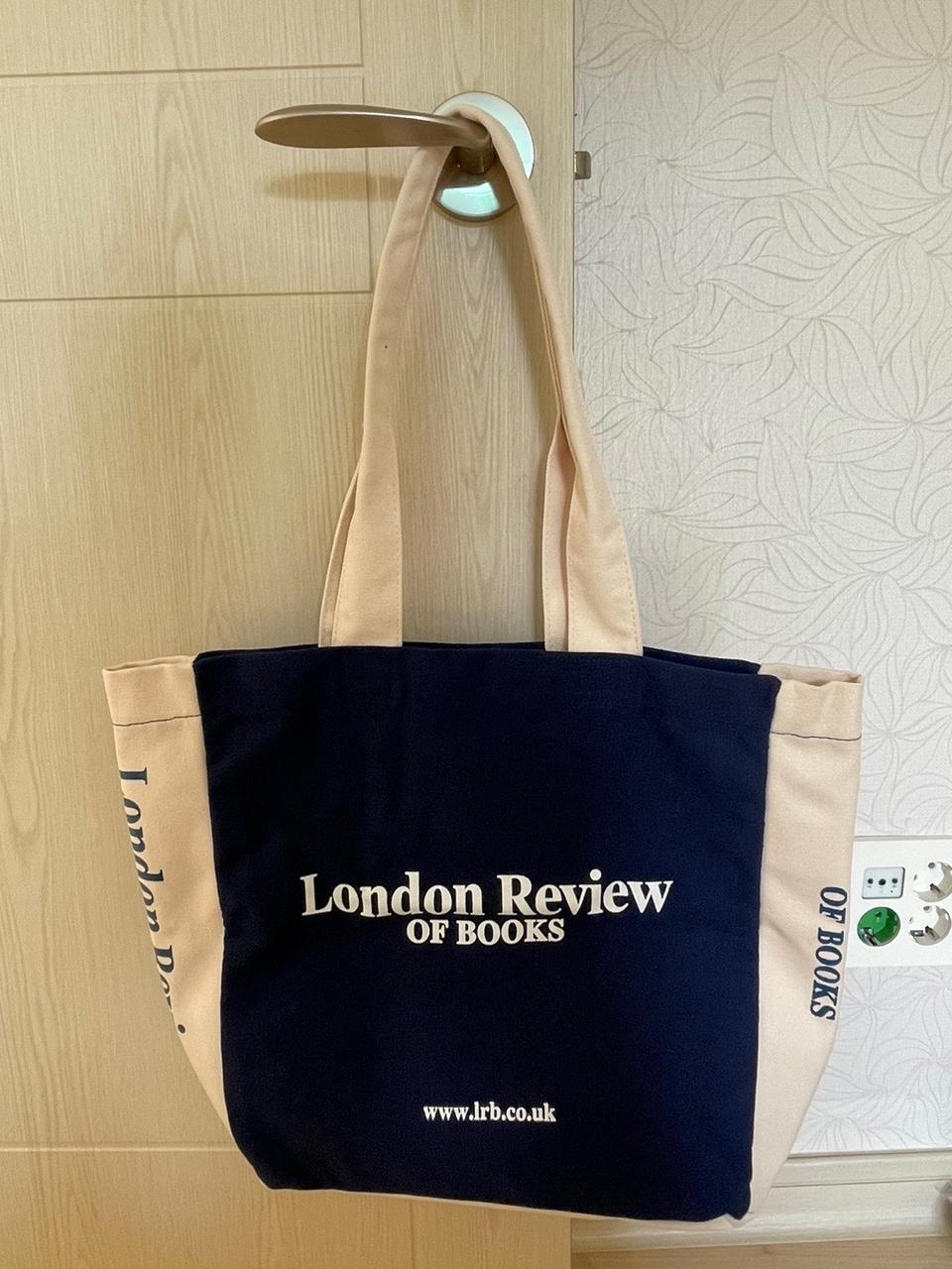 에코백 London Review of Books