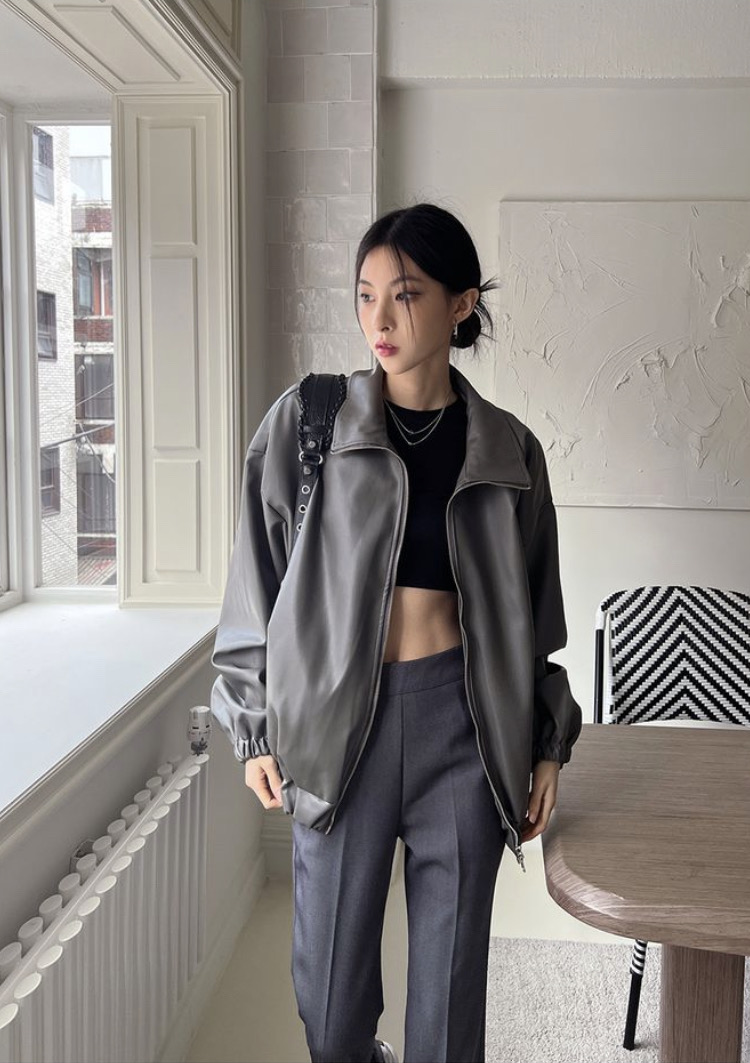 실착 1회 카키 그레이 하이넥 레더 블루종