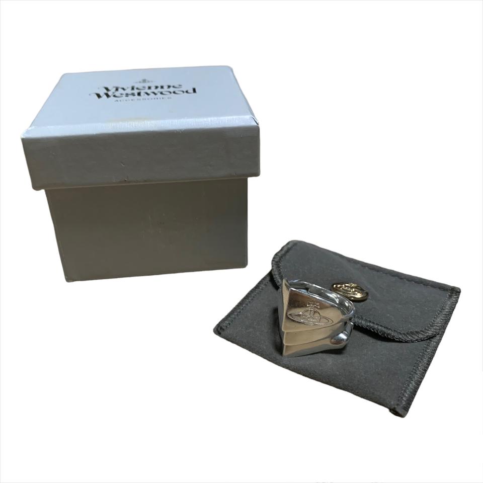 비비안웨트우드 너클링