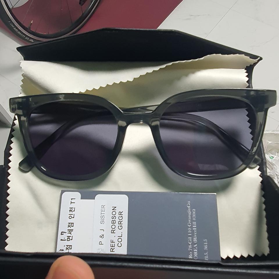 인천공항 면세점에서 산 새 선글라스 팝니다