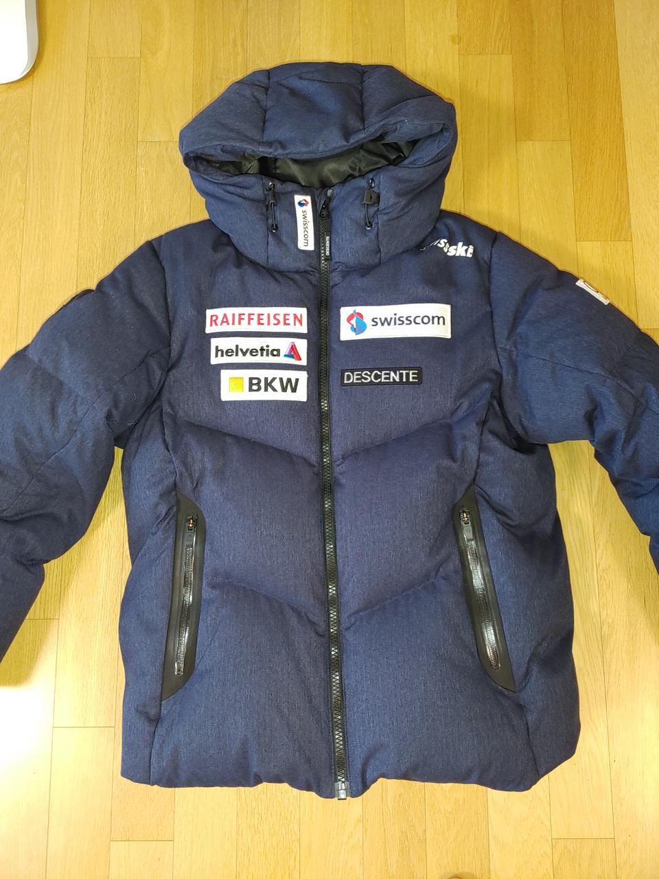 데상트 아우디 패딩 스위스 다운 점퍼