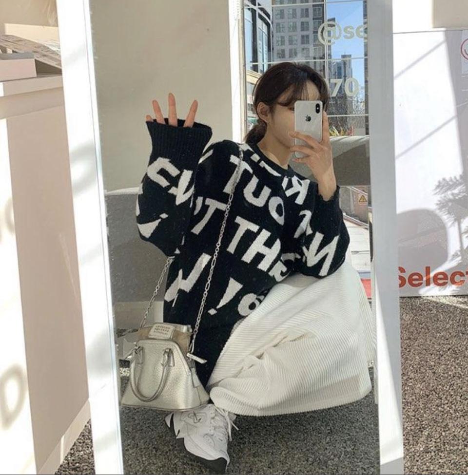 모모지엔(세일맛집) 영문니트 오버핏 남녀공용 루즈핏