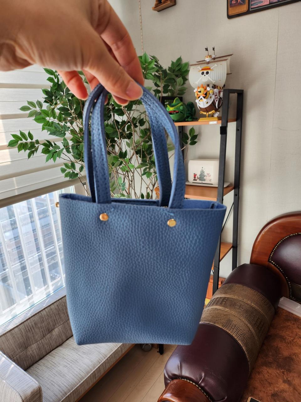 소라색 미니백 긴끈있어요