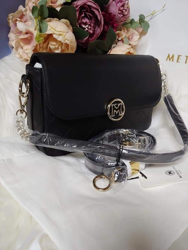 메트로시티 여성의 명품 숄더백 거의 미사용 새상품 선물로 가능합니다